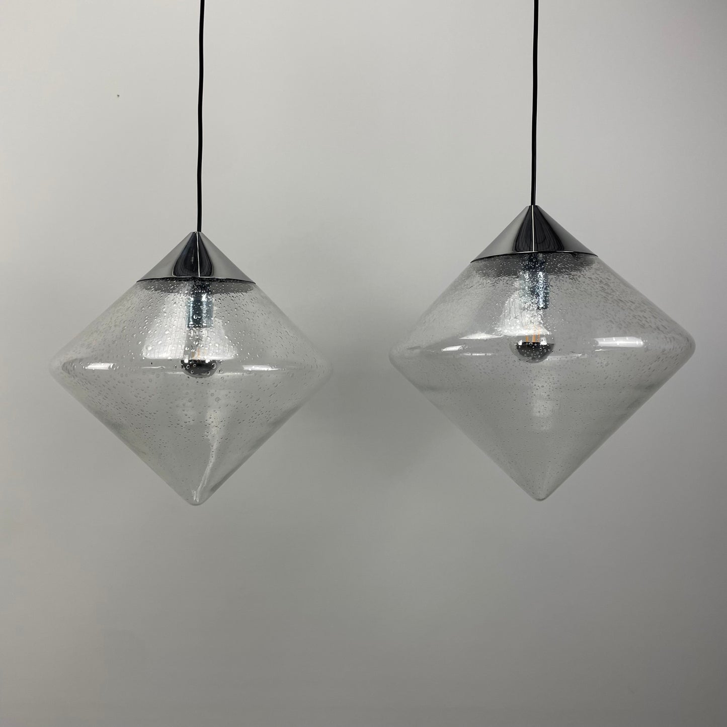 B1216.0000 raak lampen
vintage pendant lights, bubble glass lights, RAAK Amsterdam lighting, mid-century modern, Dutch design, Sybren Valkema, rare pendant lights, diamond shape lighting, 1970s lighting, retro glass lights.