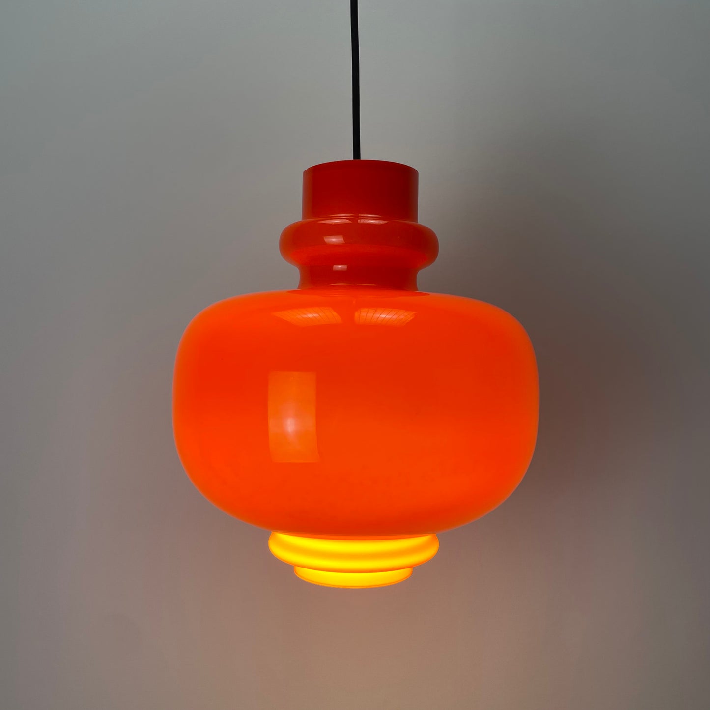 Hand-blown glass lampshade
Orange opal crystal light
Oplight 75 pendant light
Hans-Agne Jakobsson
Vintage Swedish design
Staff & Schwarz Leuchtenwerke
Timeless pendant lamp
Scandinavian lighting
Retro home decor
Authentic Jakobsson lamp