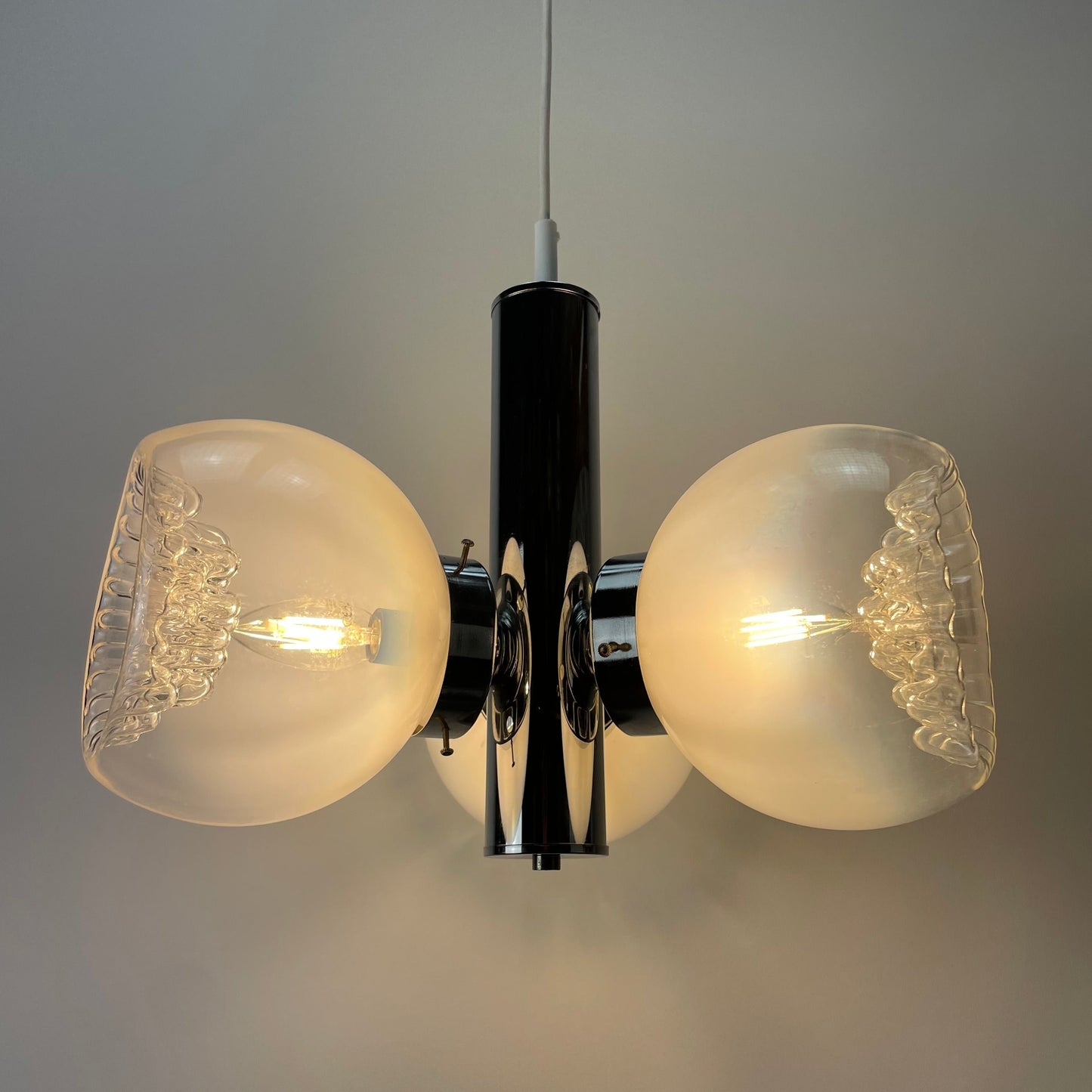 Murano glass pendant light
AV Mazzega lighting
1960s Italian design
Hand-blown glass globes
Chrome pendant light
Vintage Murano lamp
Rewired pendant light
Mid-century modern decor
Angelo Vittorio Mazzega
Gianni Bruno Mazzega