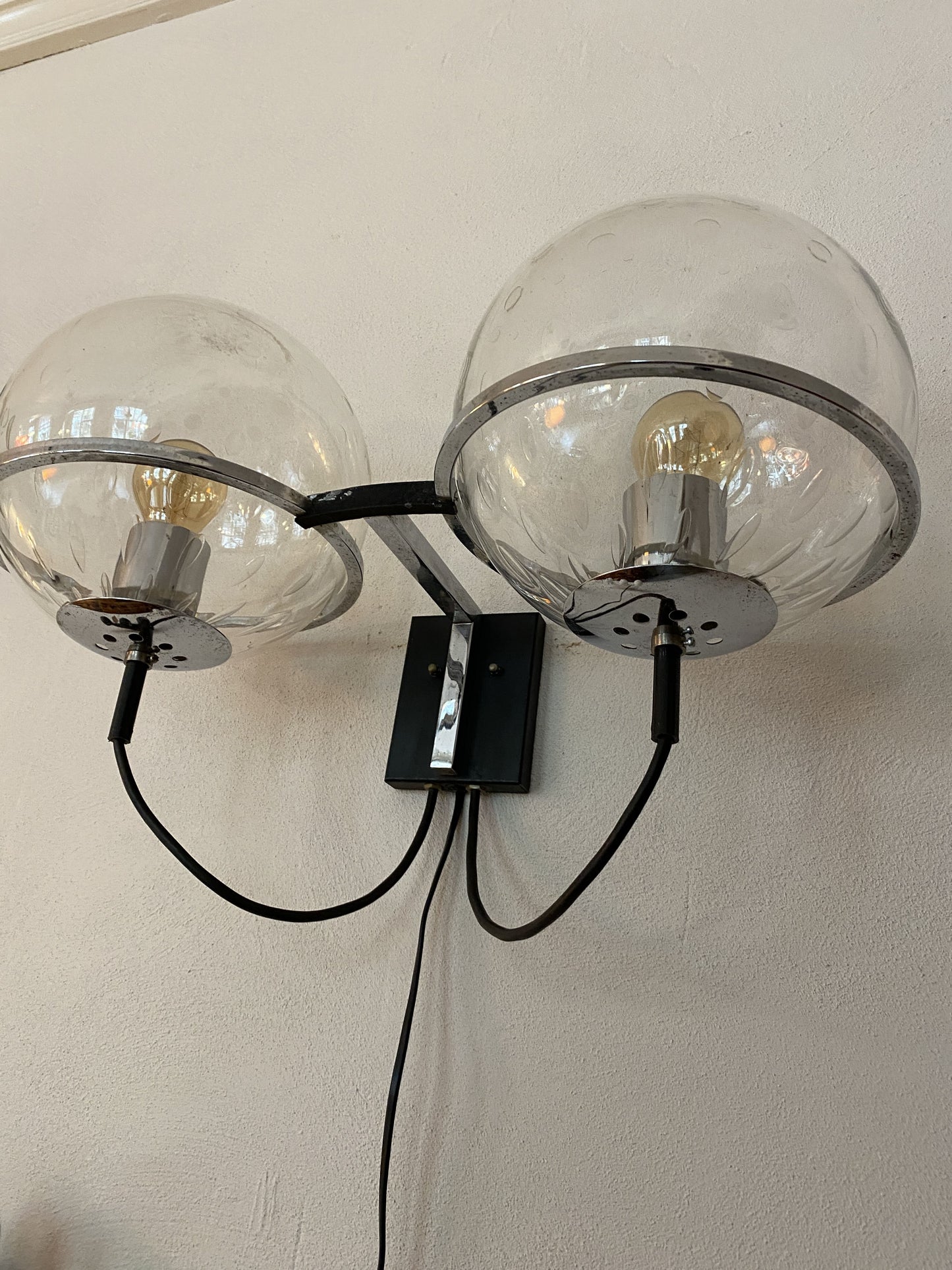 1 of 2 Double teardrop globe wall light 'Tolkien' by RAAK Amsterdam model 1726.00