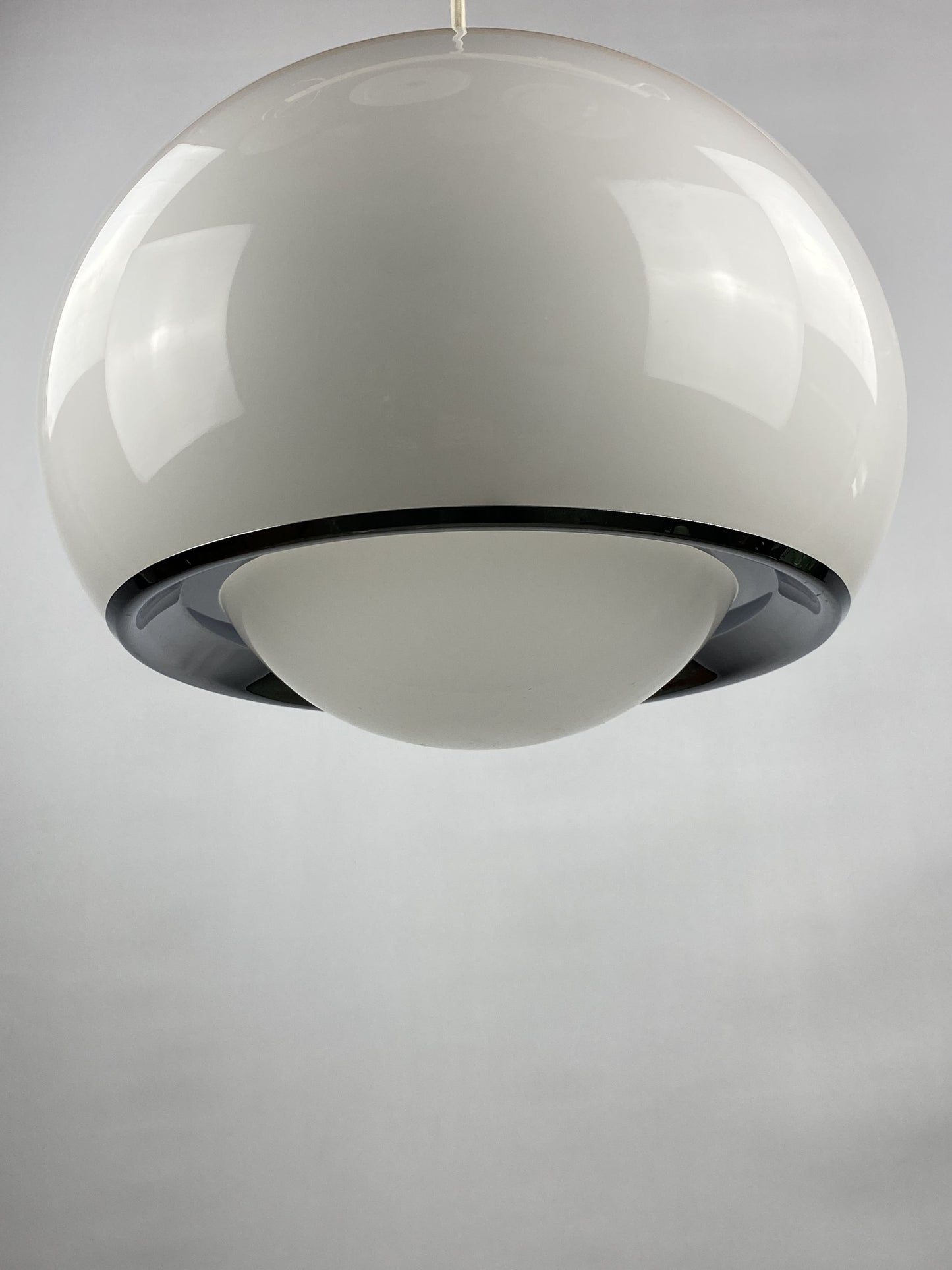 White BUD pendant lamp designed by Harvey Guzzini for Meblo