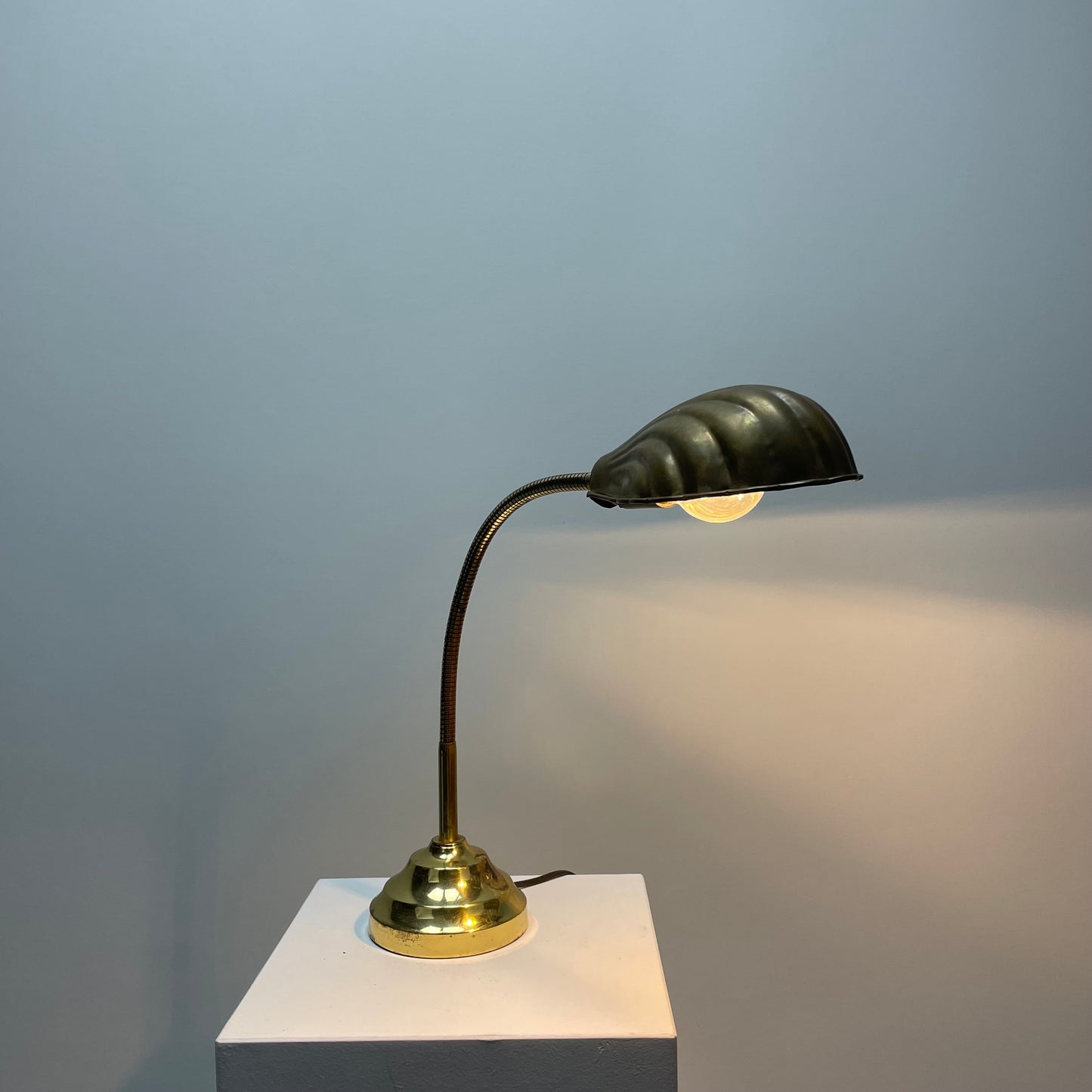 French brass lamp, vintage table lamp, 1950s lighting, mid-century modern lamp, shell-shaped shade, adjustable brass lamp, patina brass lamp, retro desk lamp, collectible designer lighting, industrial vintage lamp.