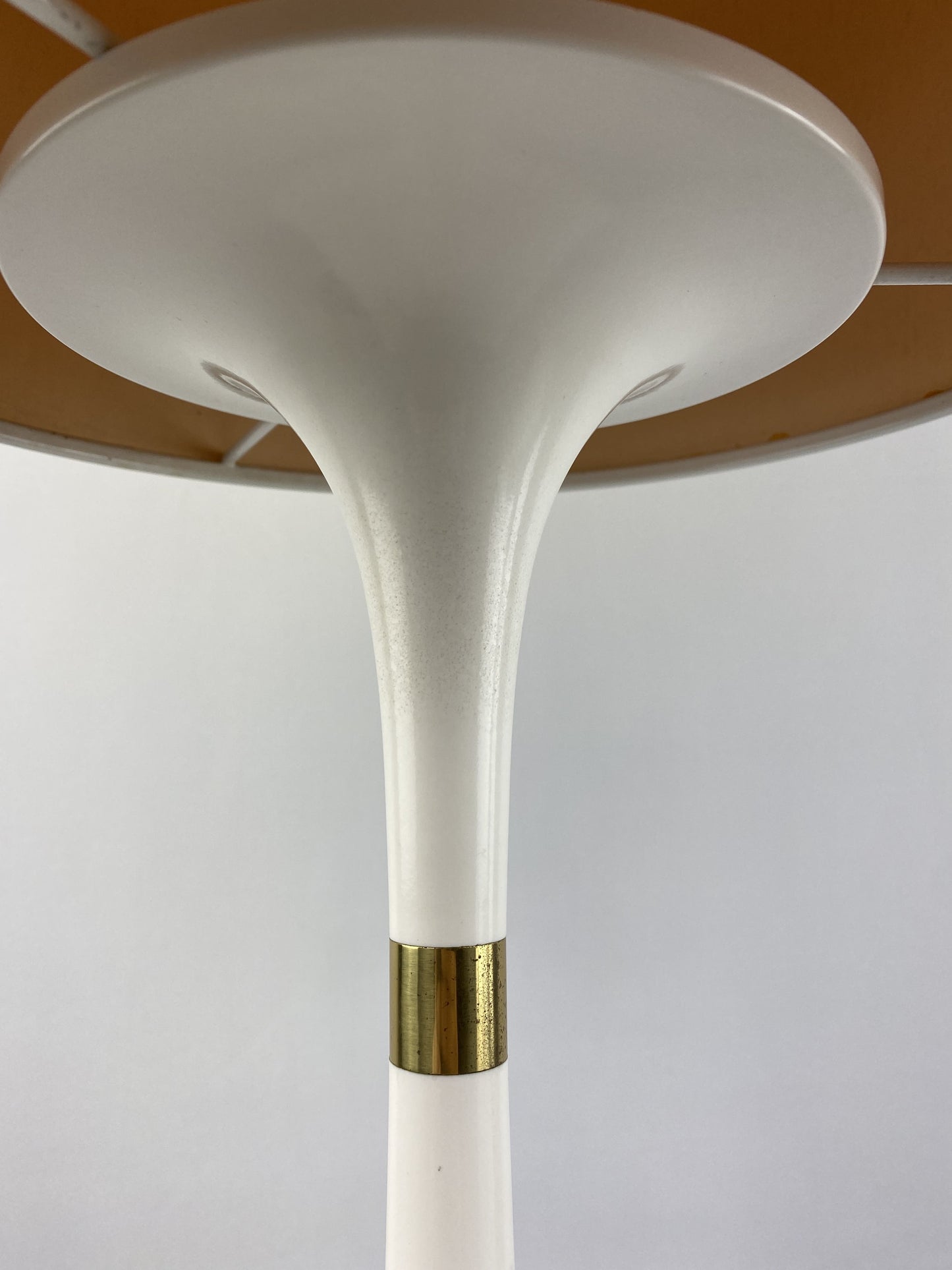 Yellow and white table lamp by ERCO model 3175