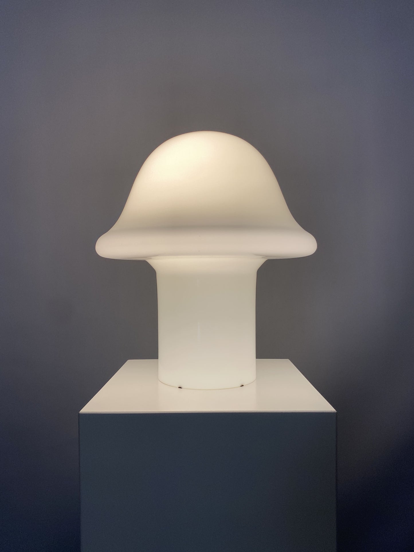 Large fully white glass Peill and Putzler mushroom table lamp XL 1970