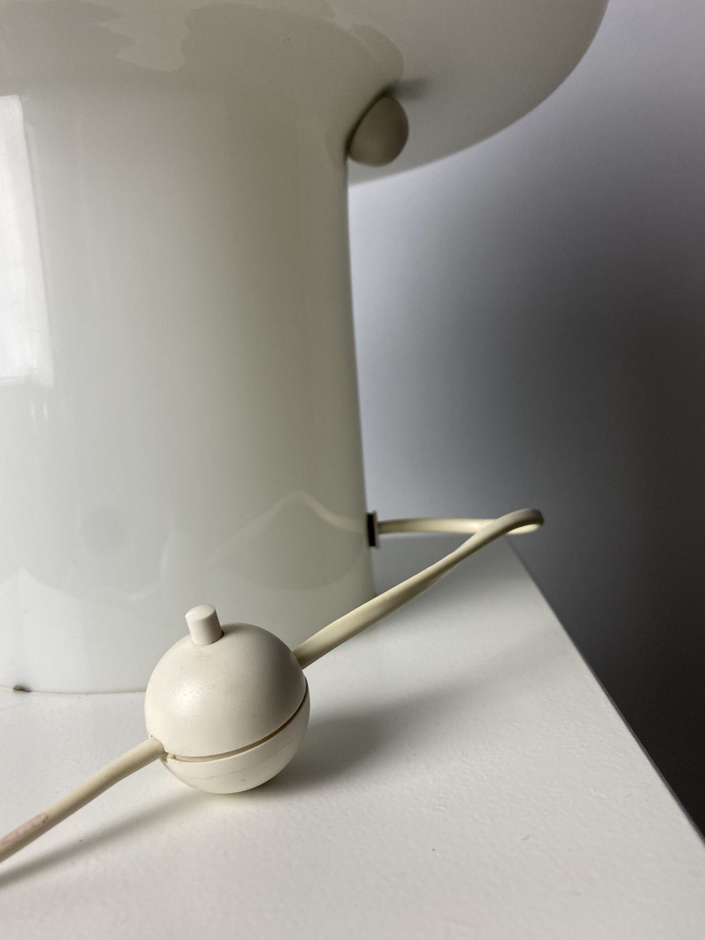 Large fully white glass Peill and Putzler mushroom table lamp XL 1970