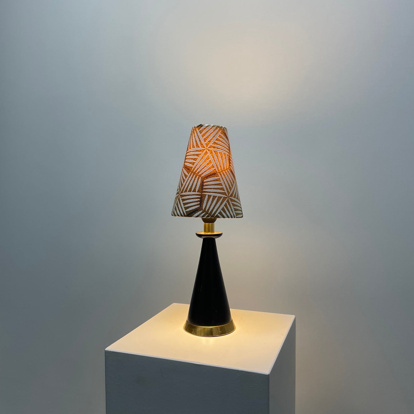 Brass and wooden conical shaped table lamp, Italy 1960