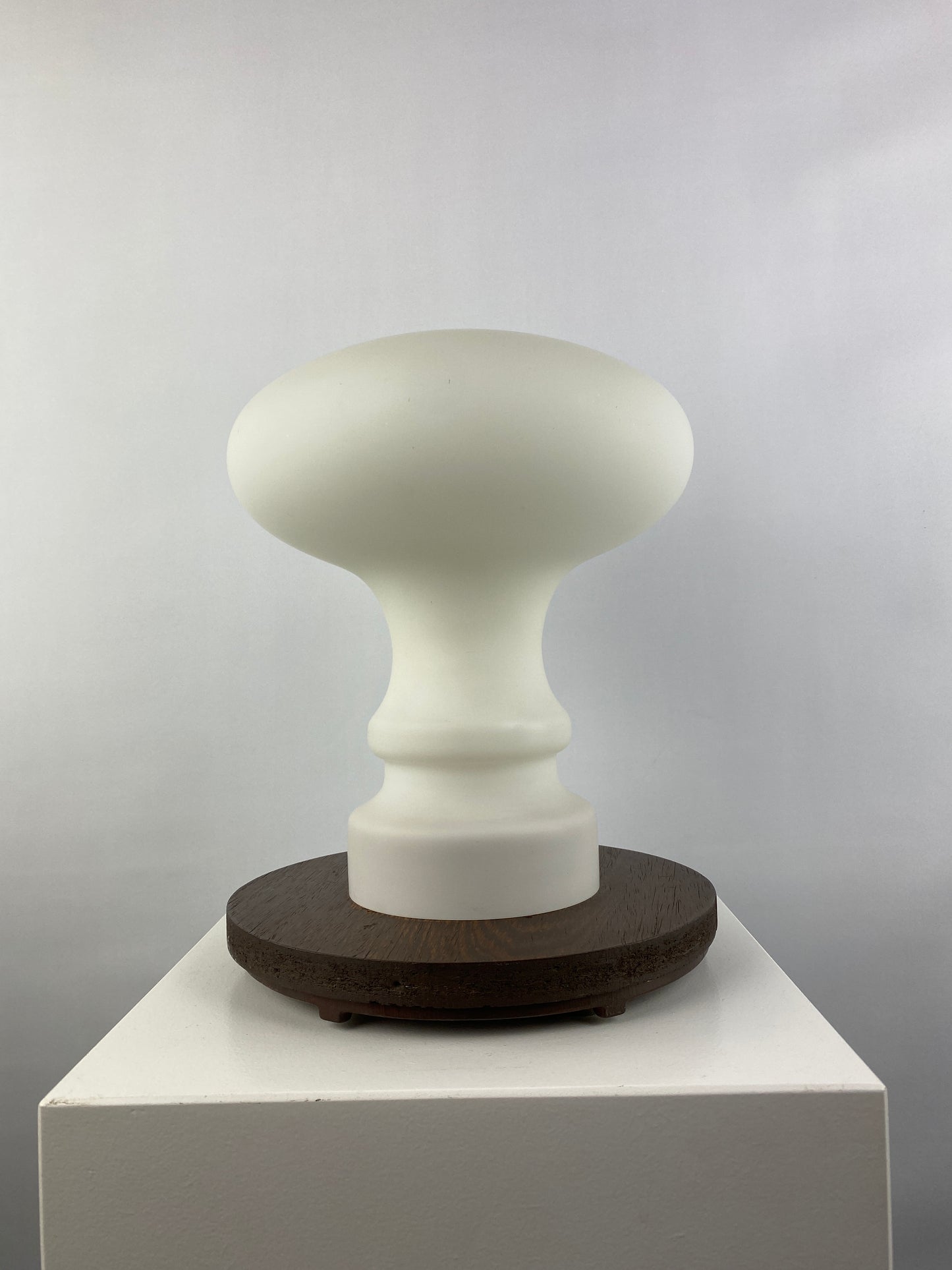 Enormous white glass Peill and Putzler mushroom table lamp XXL 1970