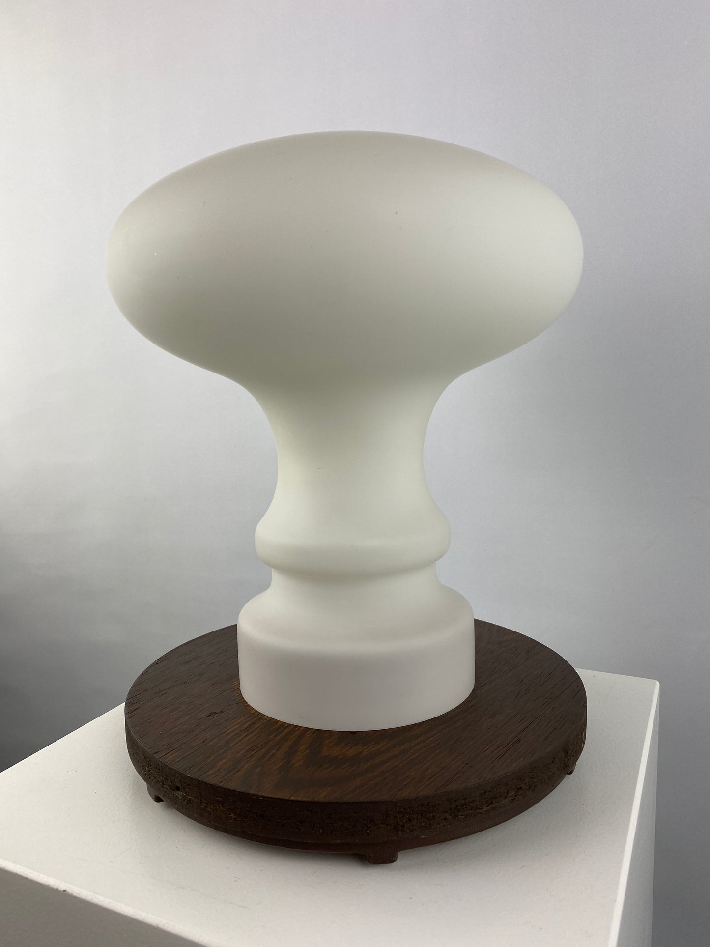 Enormous white glass Peill and Putzler mushroom table lamp XXL 1970
