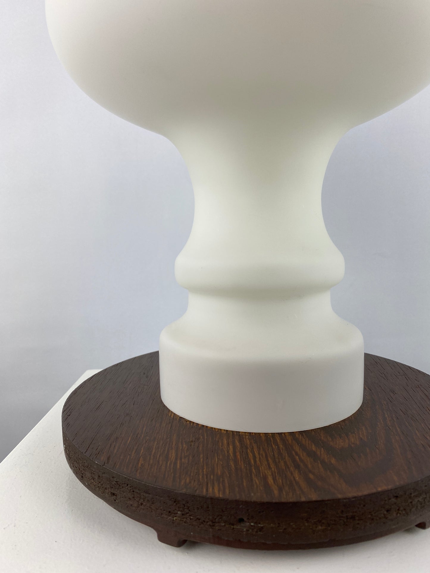 Enormous white glass Peill and Putzler mushroom table lamp XXL 1970