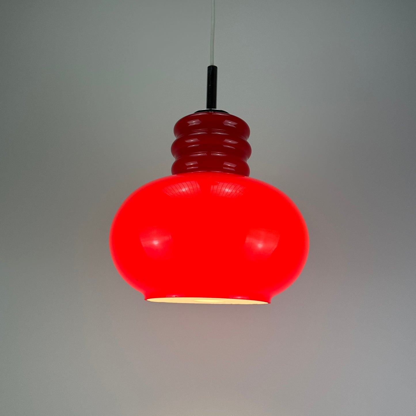 Vintage red glass pendant light
Peill and Putzler lighting 1960
Mid-century modern pendant light
Retro red glass ceiling lamp
1960s German glass pendant light
Collectible Peill and Putzler lamp
Vintage Scandinavian glass lighting
Red glass statement pendant light
Peill and Putzler vintage design
Unique red glass hanging lamp