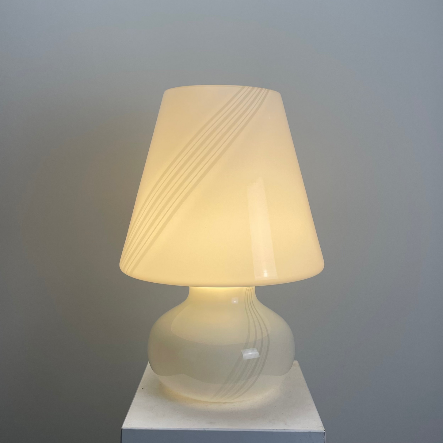 Italian glass mushroom lamp, Murano glass table lamp, large swirl glass lamp, 1960s lighting, vintage Italian lamp, hand-blown glass lamp, retro mushroom lamp, mid-century modern lighting, statement table lamp, swirl pattern lamp.