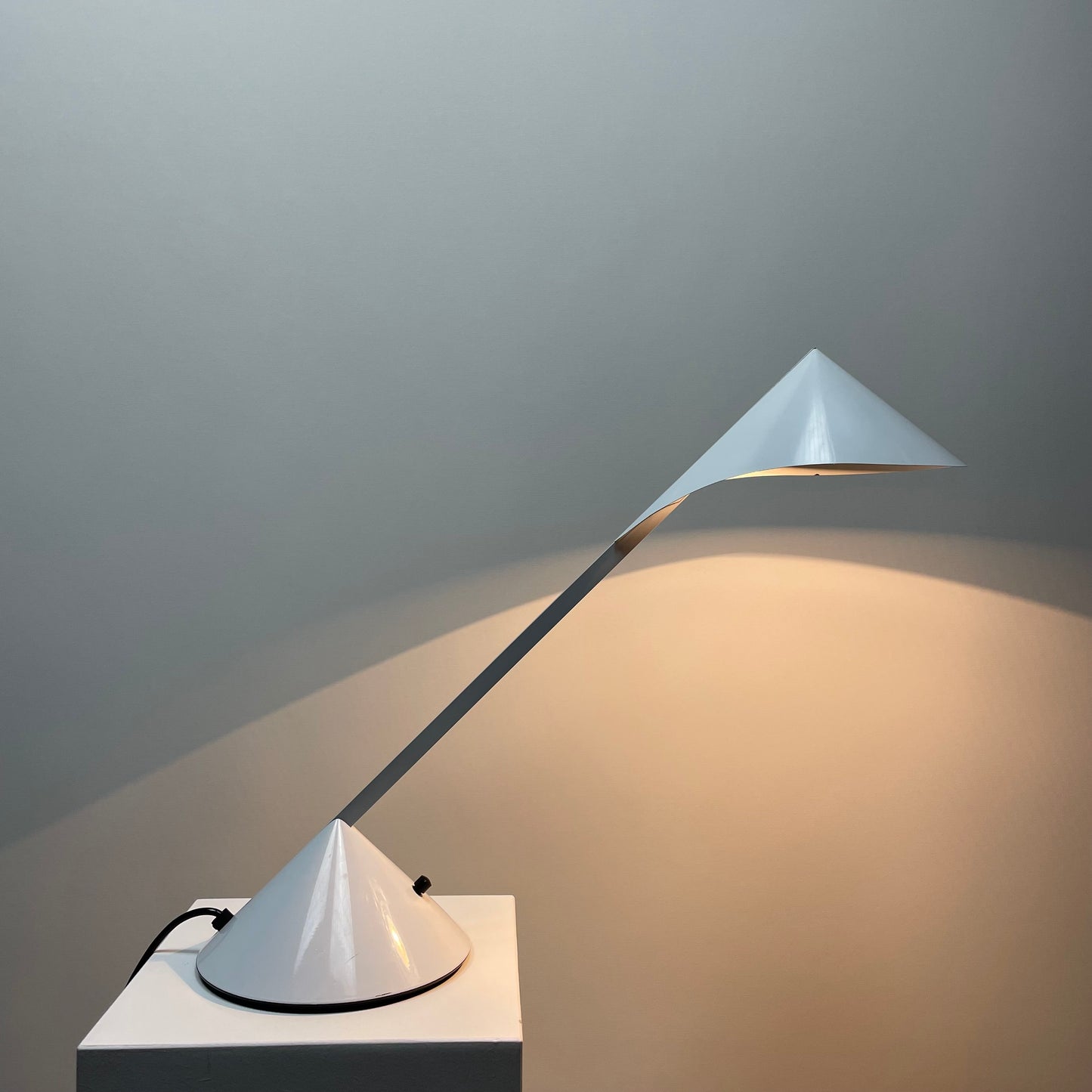 Alobella lamp by Valenti
Gianfranco Pasotto design
1970s Italian table lamp
Modernist lighting Milan
Iconic vintage Italian lamp
Designer table lamp Valenti
Milanese mid-century design
Sleek modern desk lamp
Retro lighting design Italy
Elegant Italian craftsmanship