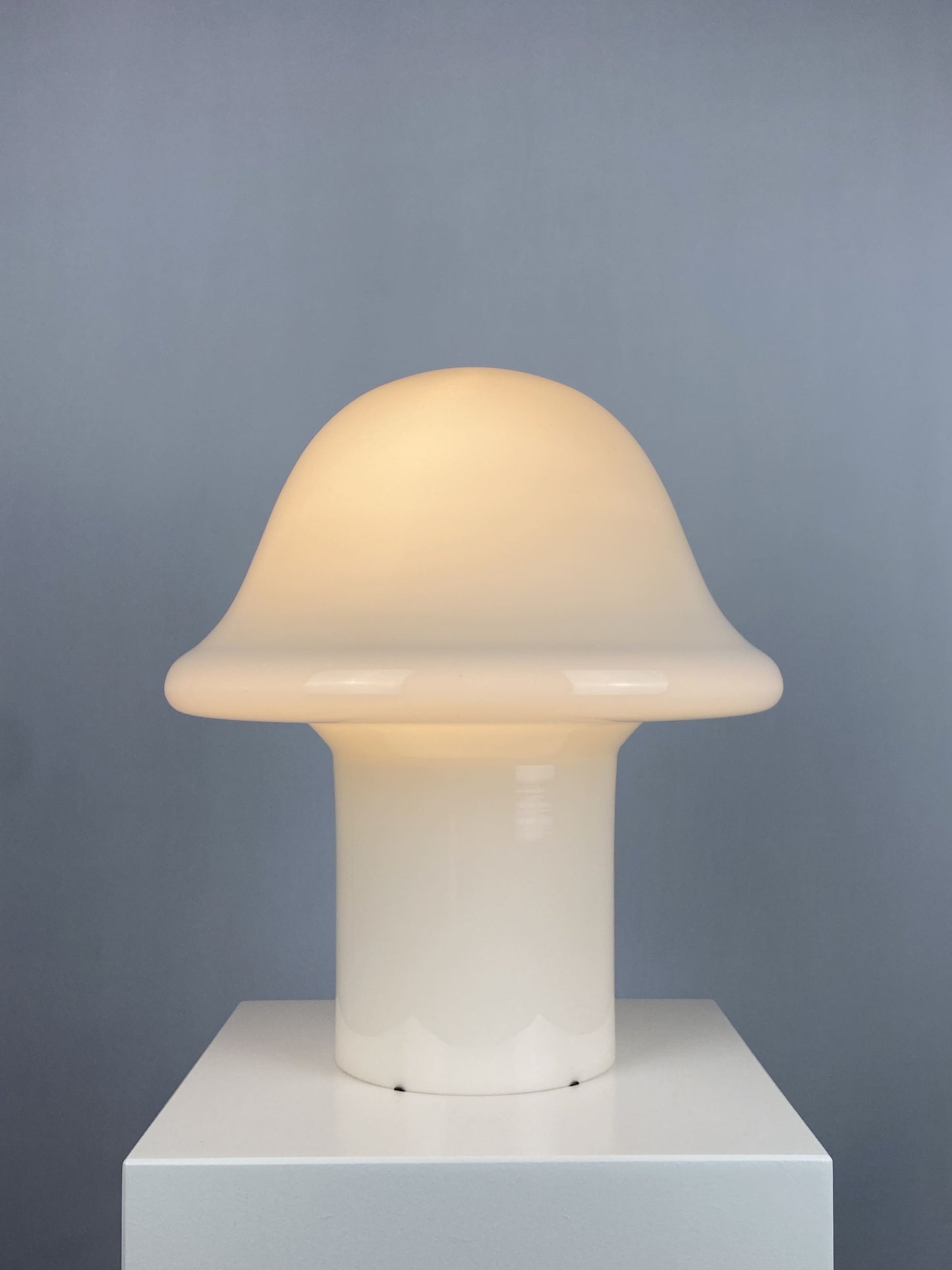 Large fully white glass Peill and Putzler mushroom table lamp XL 1970