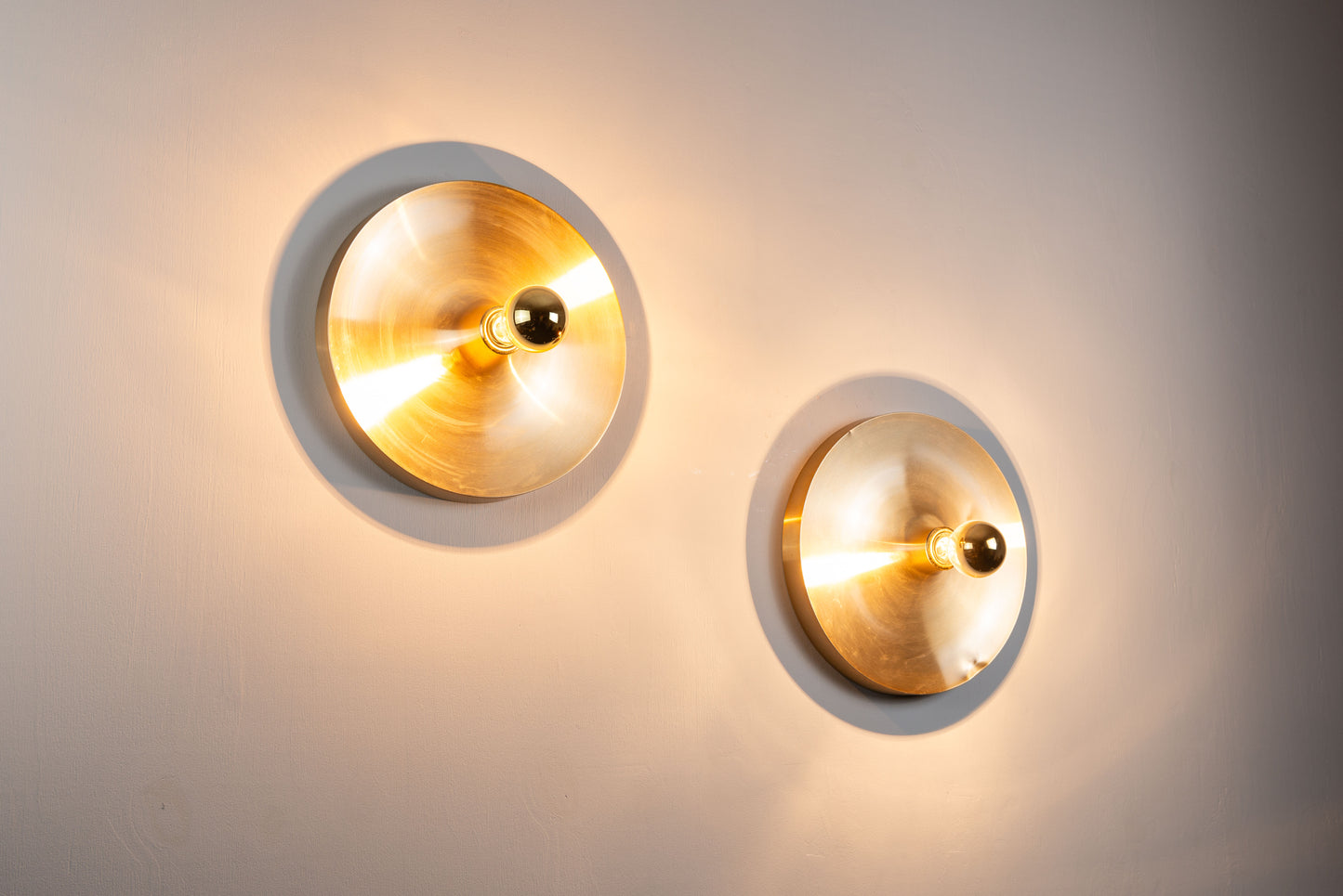Honsel disc wall lamp, Charlotte Perriand Les Arcs, vintage brass sconce, mid-century modern lighting, industrial wall light.