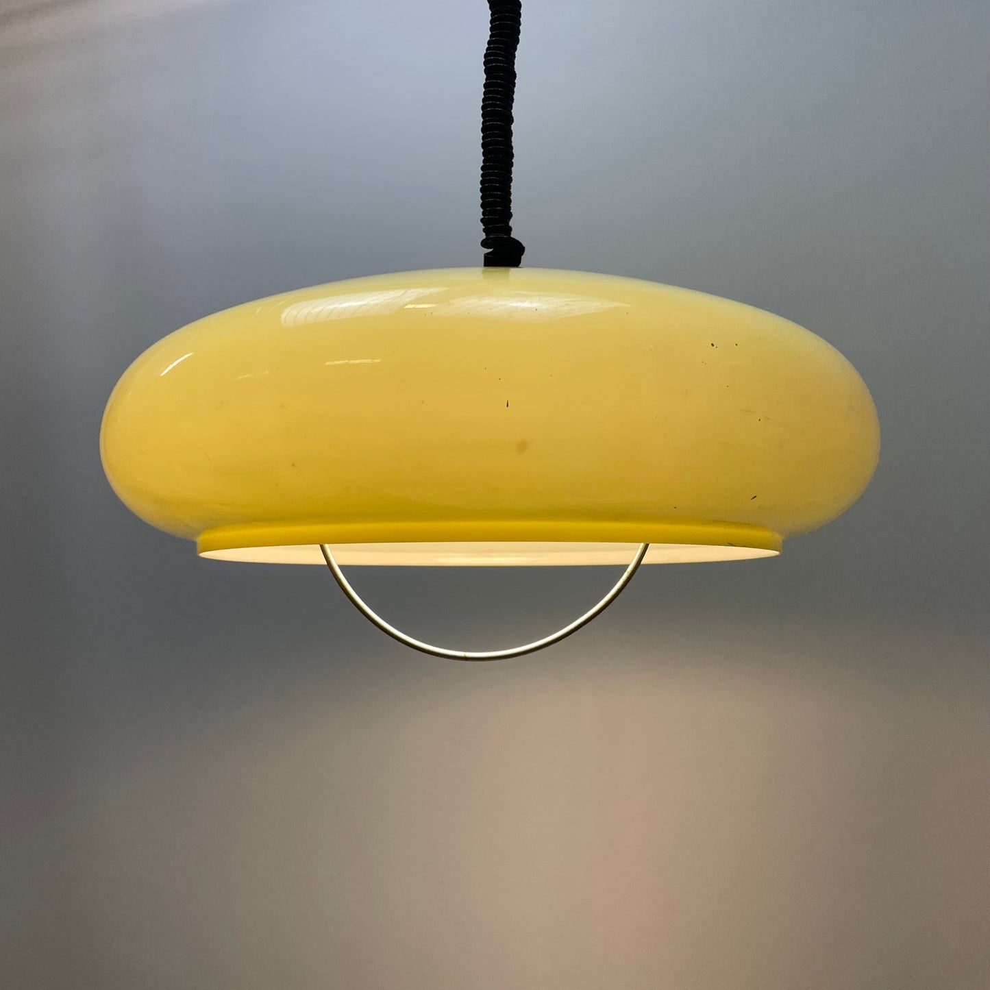 Vintage lamp, UFO pendant lamp, space age lighting, mushroom shade, plexiglass lamp, 1970s design, yellow pendant light, retro lighting, mid-century modern, iconic design.