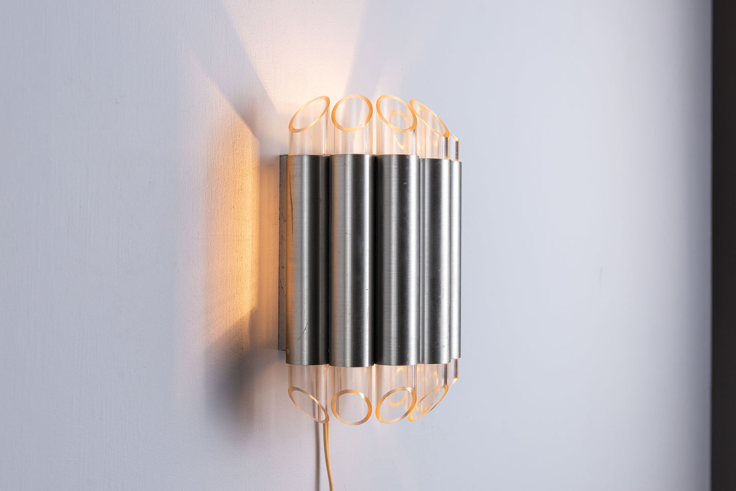 Raak Amsterdam Septiem C-1670, 1960s Dutch design, vintage wall lamp, mid-century modern lighting, plexiglass tube lamp.