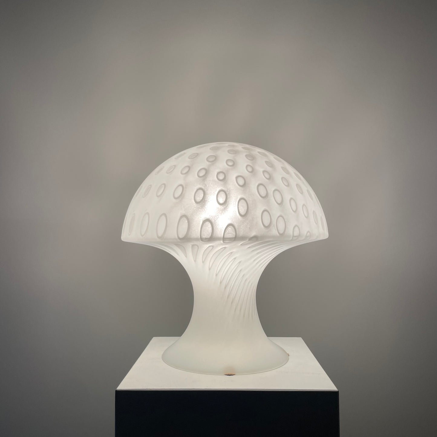 rare white milk glass mushroom table lamp
Peill & Putzler 1970s lamp
mid-century modern lighting
vintage German glass lamp for sale
Peill & Putzler mushroom lamp