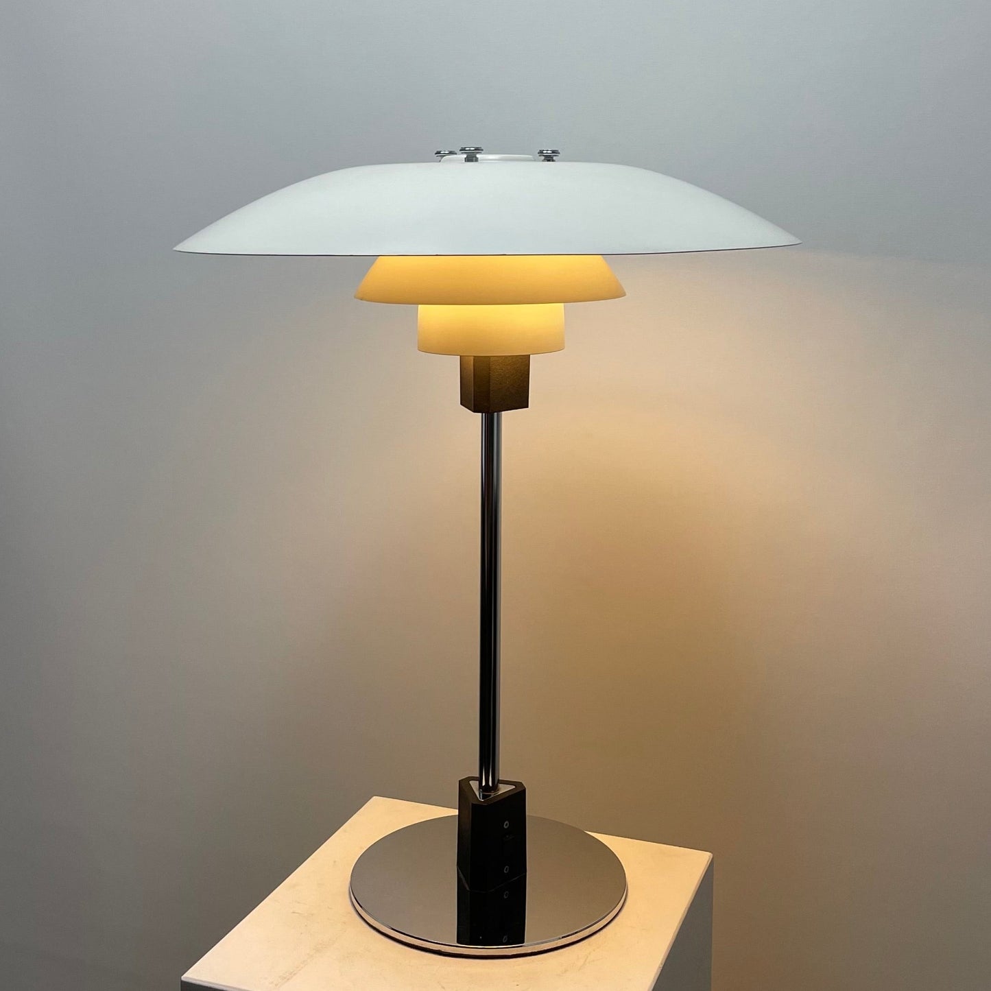Vintage Louis Poulsen PH 4/3 table lamp
Poul Henningsen PH lamp design
mid-century modern lighting
Danish design vintage table lamp
Louis Poulsen vintage lamp for sale