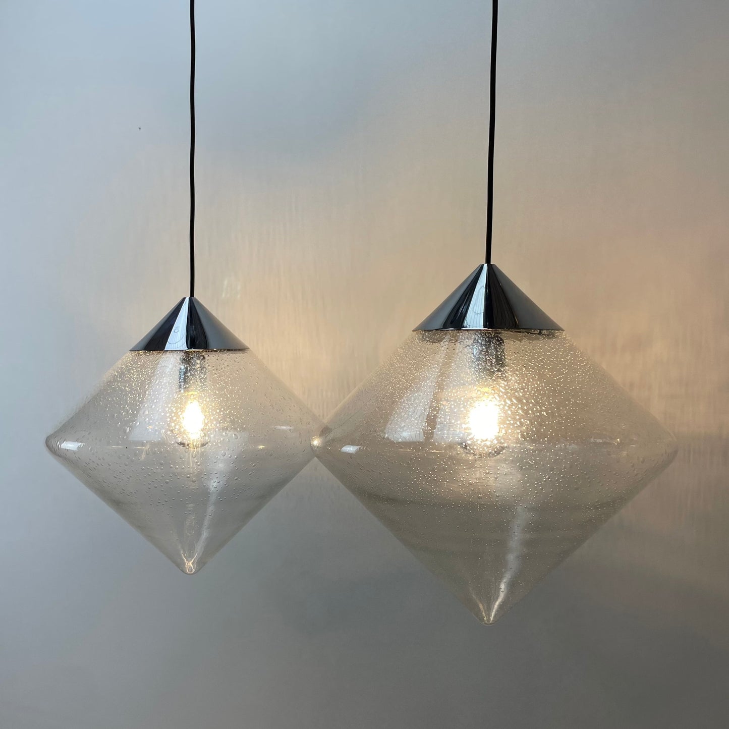 B1216.0000 raak lampen
vintage pendant lights, bubble glass lights, RAAK Amsterdam lighting, mid-century modern, Dutch design, Sybren Valkema, rare pendant lights, diamond shape lighting, 1970s lighting, retro glass lights.