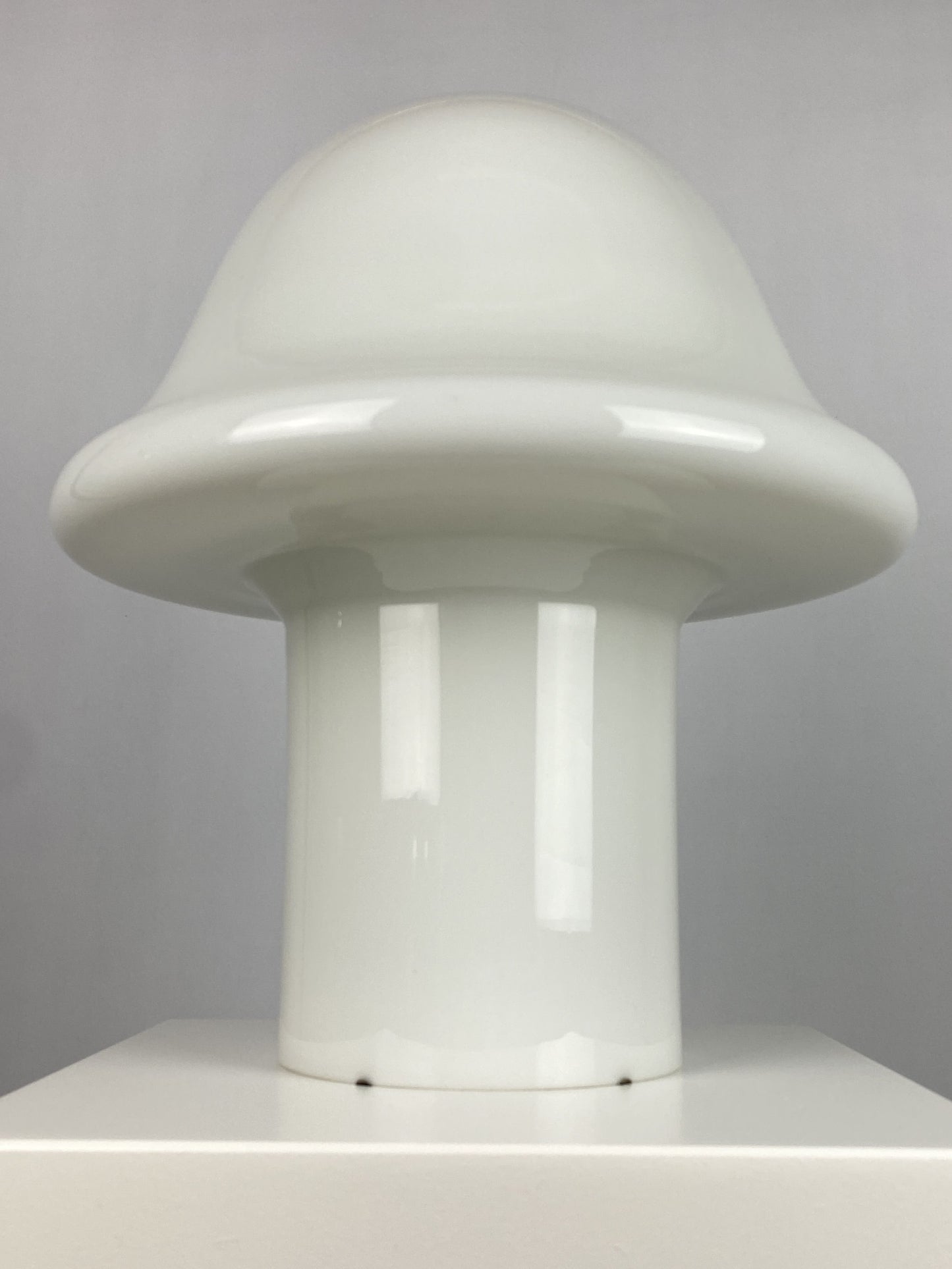 Large fully white glass Peill and Putzler mushroom table lamp XL 1970