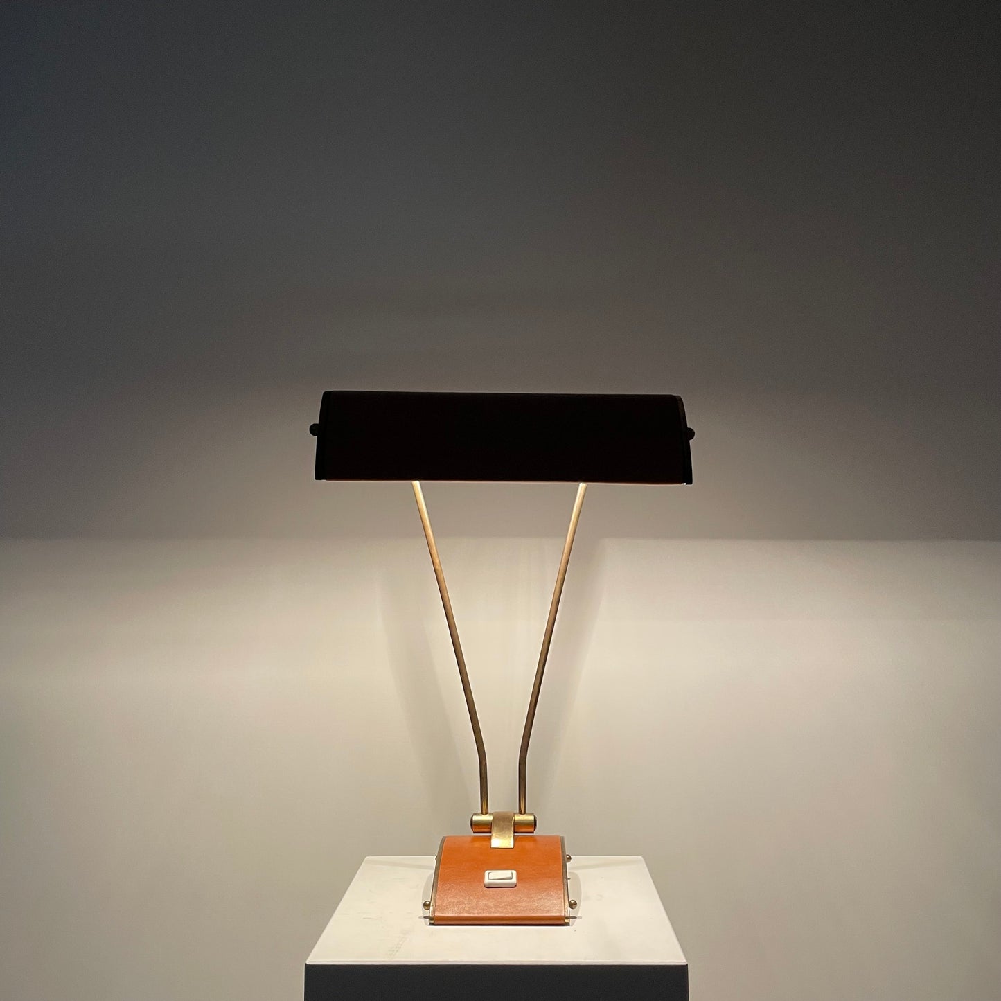 Brass and leather JUMO desk light by Eileen Grey, 1930