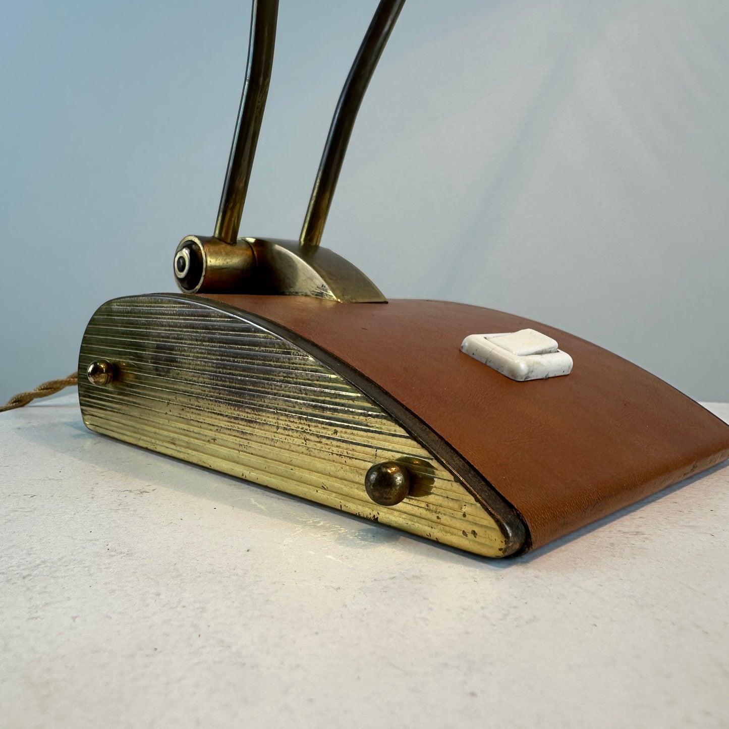 Brass and leather JUMO desk light by Eileen Grey, 1930