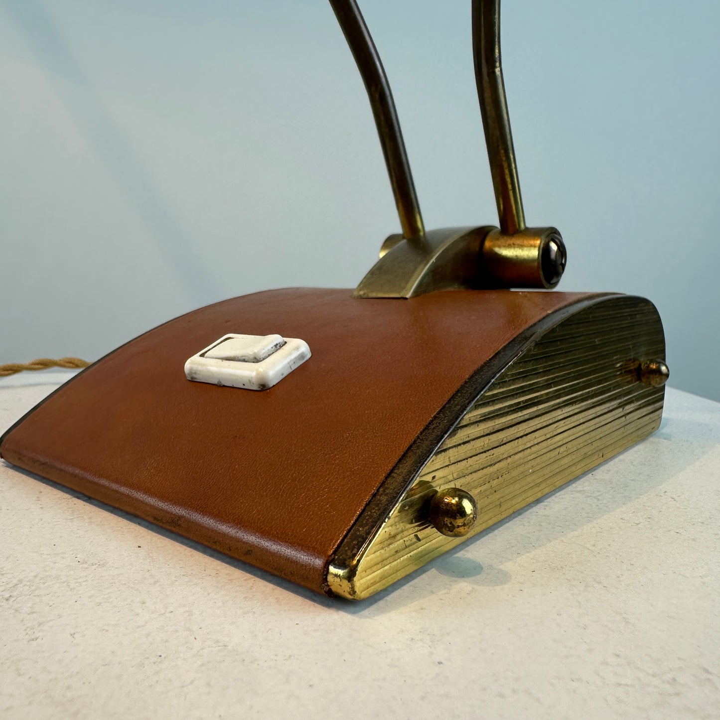 Brass and leather JUMO desk light by Eileen Grey, 1930