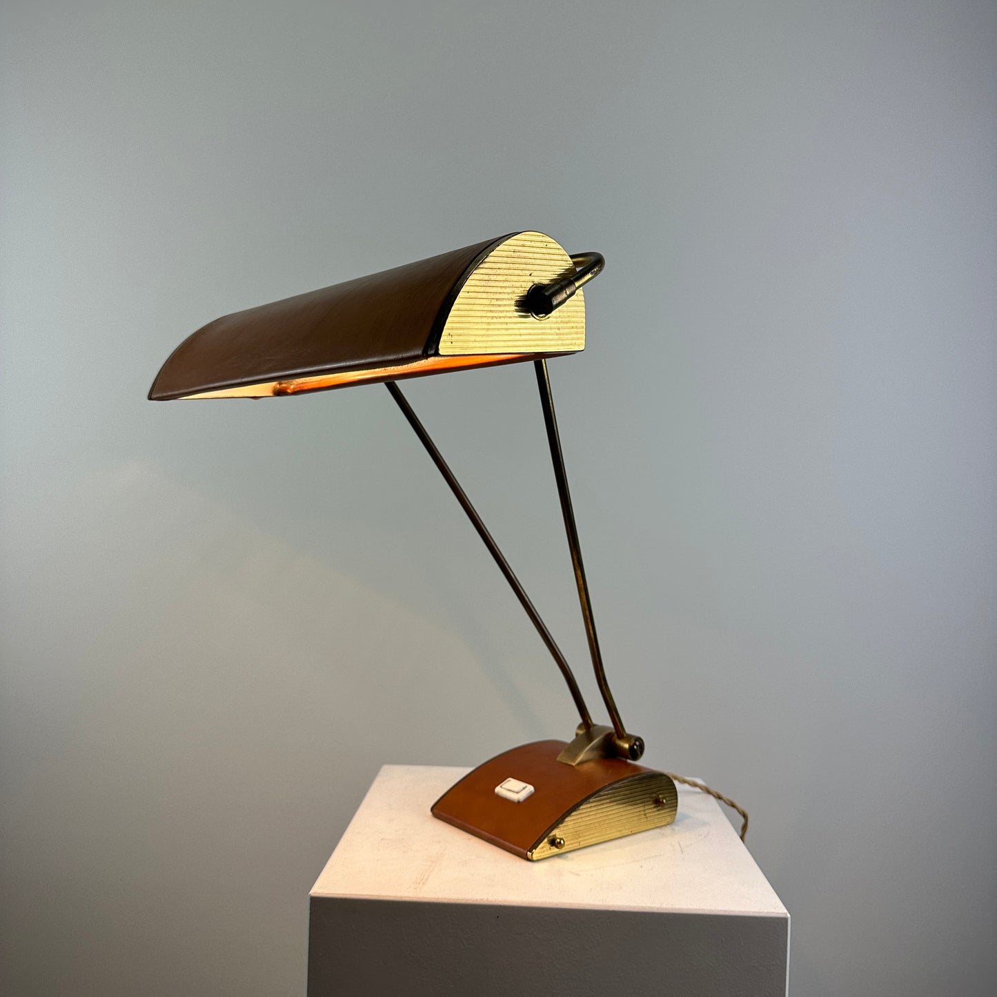 Brass and leather JUMO desk light by Eileen Grey, 1930