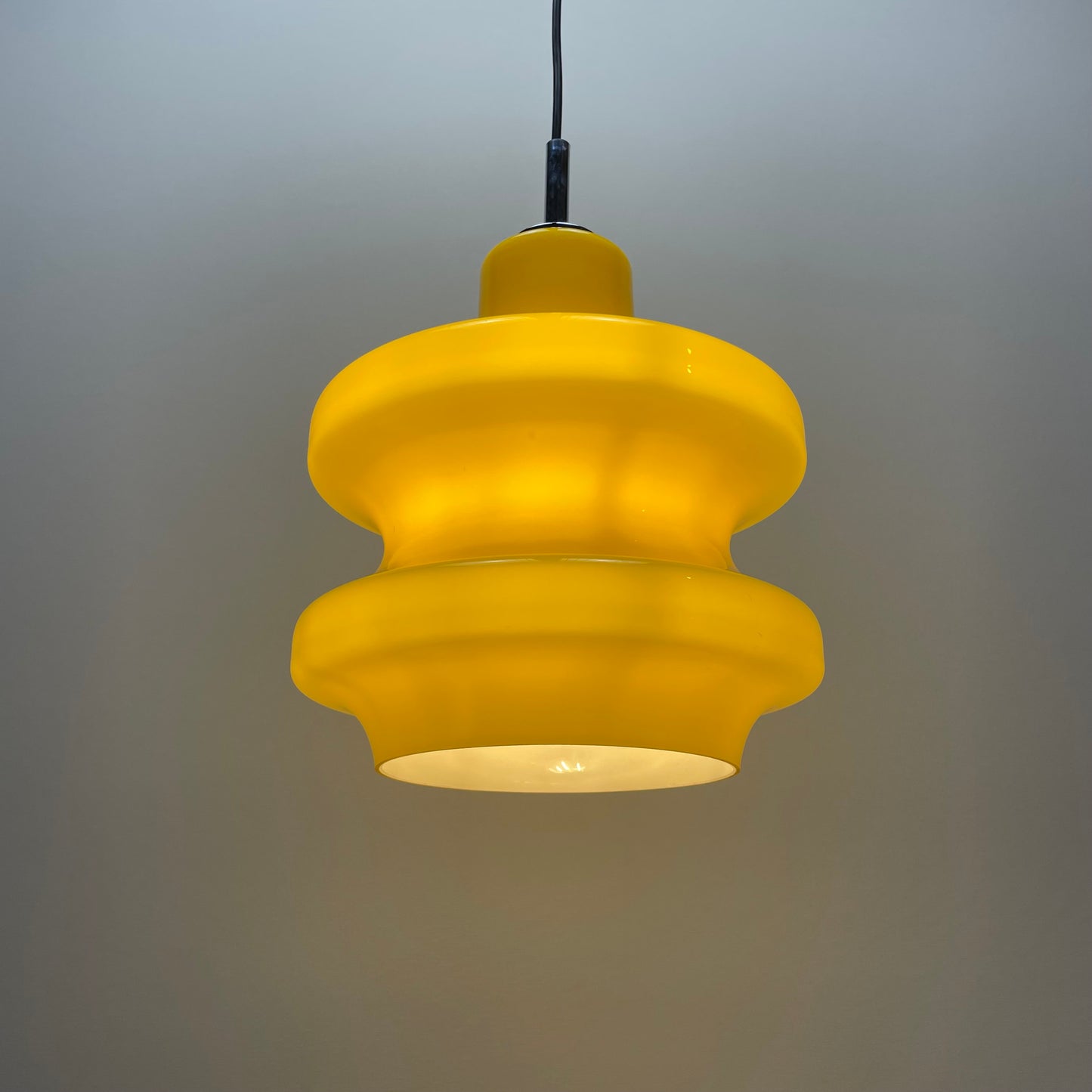 Vintage yellow glass pendant light
Peill and Putzler glass lighting 1960s
Mid-century modern pendant light
Large yellow glass ceiling lamp
1960s retro glass pendant light
Peill and Putzler XL pendant light
German vintage lighting design
Mid-century modern Peill & Putzler lamp
Yellow glass statement lighting
Collectible Peill and Putzler lights