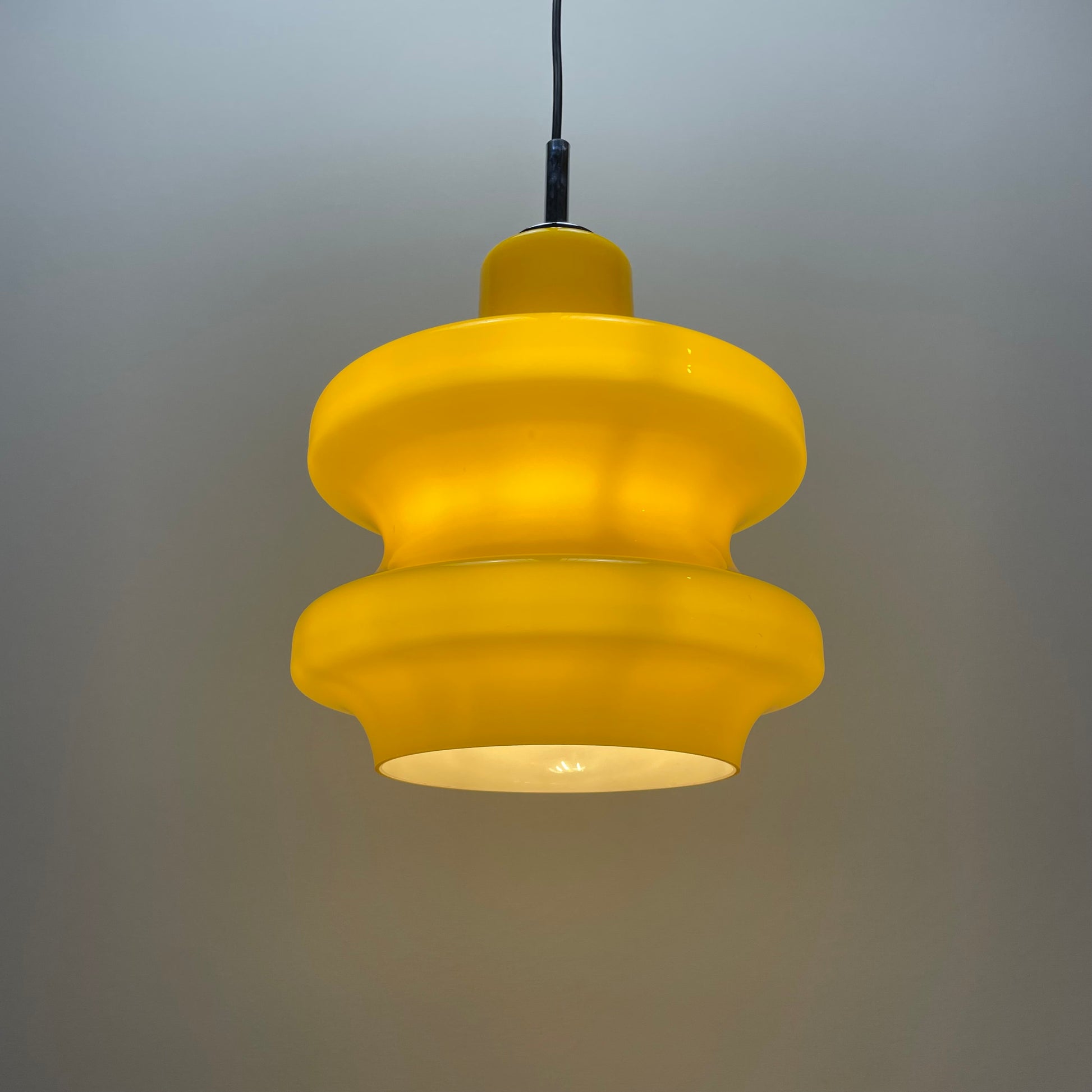 Vintage yellow glass pendant light
Peill and Putzler glass lighting 1960s
Mid-century modern pendant light
Large yellow glass ceiling lamp
1960s retro glass pendant light
Peill and Putzler XL pendant light
German vintage lighting design
Mid-century modern Peill & Putzler lamp
Yellow glass statement lighting
Collectible Peill and Putzler lights