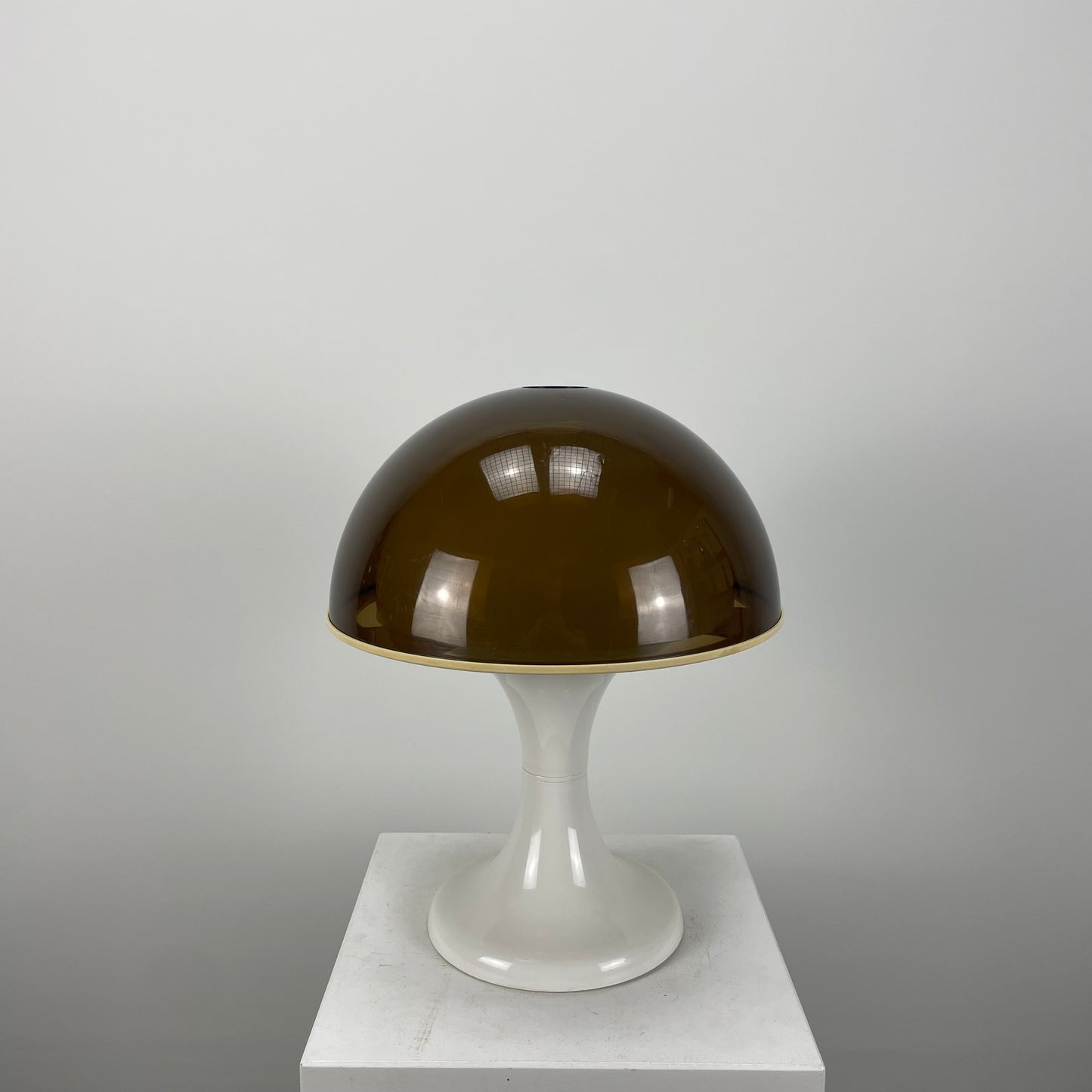 Space age mushroom plexiglass table lamp from Holland 1970