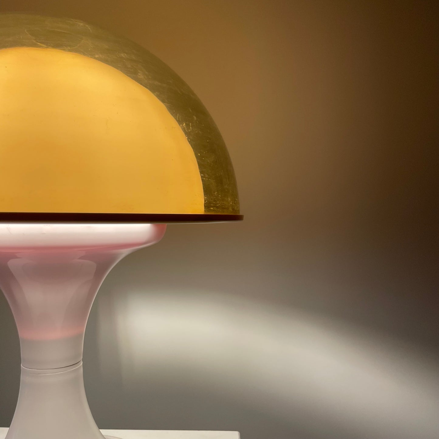 Space age mushroom plexiglass table lamp from Holland 1970