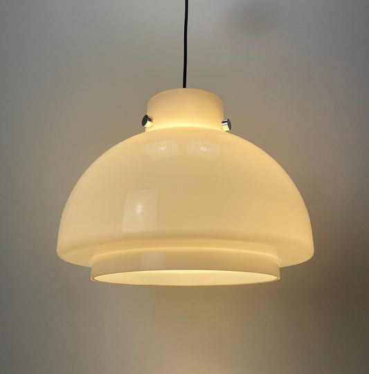 White glass pendant light
Glashütte Limburg
1970s vintage lighting
German lighting design
UFO-shaped pendant
Rewired vintage light
Handblown glass
Chrome screw details
Mid-century modern pendant
Frosted glass lampshade