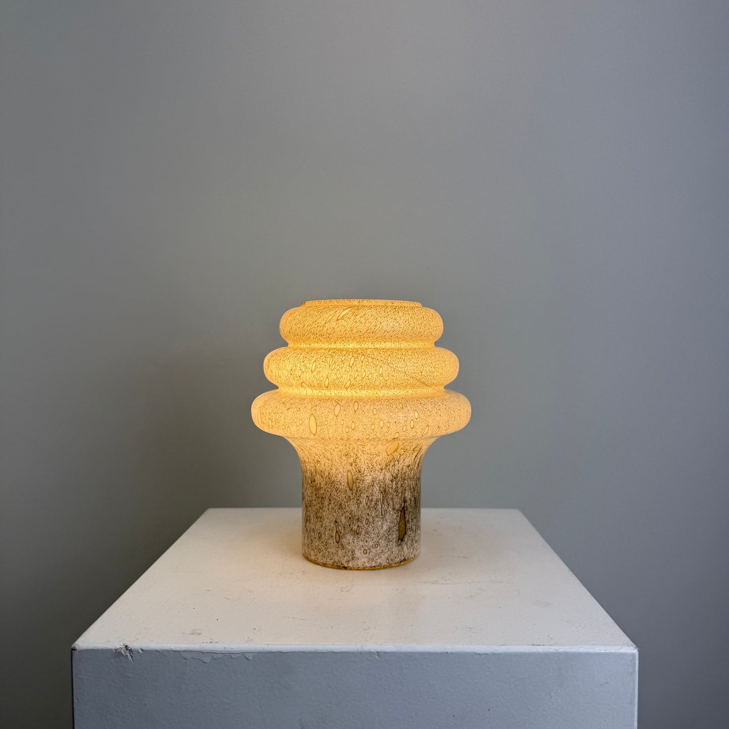 Rare snakeskin pattern glass table lamp by Wiktor Berndt for Flygsfors 1960