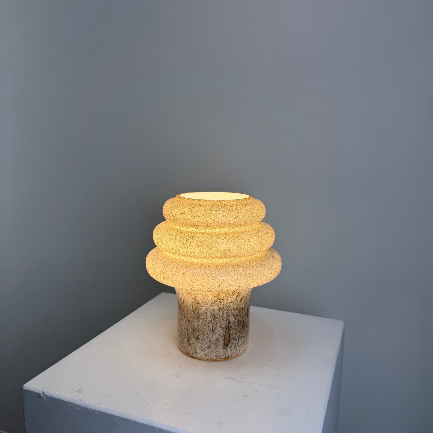 Rare snakeskin pattern glass table lamp by Wiktor Berndt for Flygsfors 1960