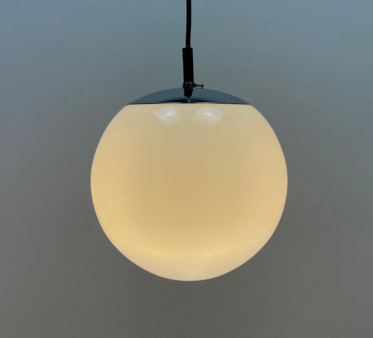 RAAK Amsterdam pendant lamp
MIST globe light
1970s Dutch design lighting
vintage glass globe pendant
gradient glass pendant lamp
mid-century modern ceiling lamp
RAAK MIST hanging light
frosted glass globe light
atmospheric pendant lamp
minimalist vintage lighting