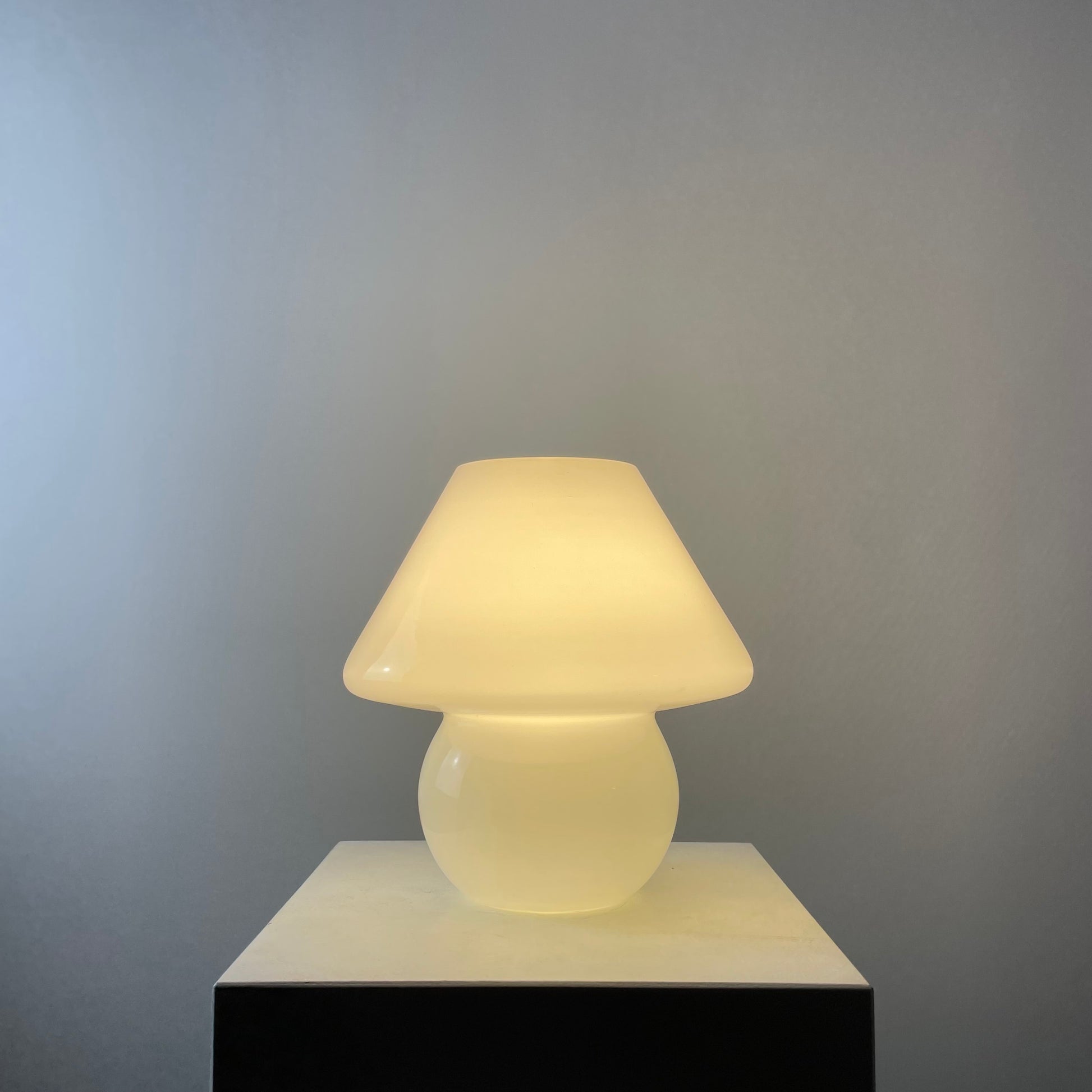 white glass mushroom table lamp
1970s vintage table lamp
mid-century modern lighting
retro mushroom lamp for sale
vintage lighting from the 1970s